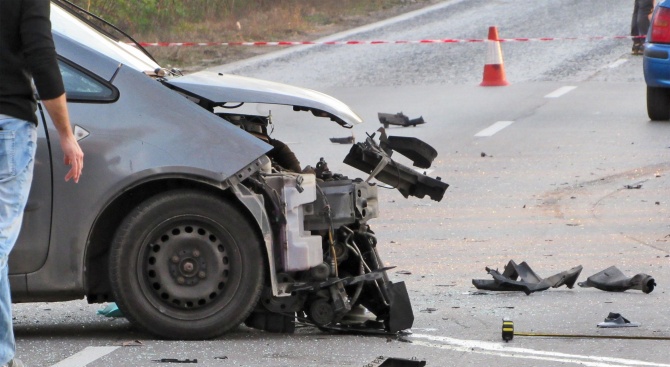 19-годишен шофьор причини катастрофа и рани жена 