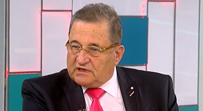 Проф. Атанас Тасев: Държавните бензиностанции ще се балансьор на пазара 