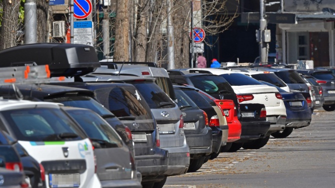 Общинари: Срокът на валидност на стикерите за платено паркиране в София да бъде удължен