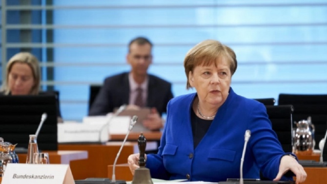 Меркел смята, че всички трябва да продължат да бъдат внимателни заради COVID-19