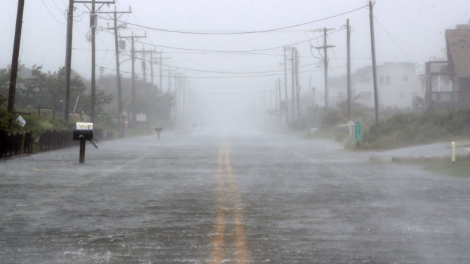 Тропическата буря Берта стъпи на сушата в САЩ