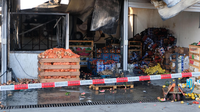 Четирима задържани за пожара в зеленчуковата борса в село Кърналово