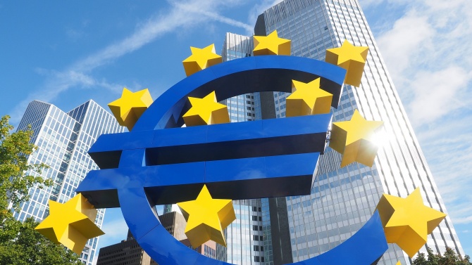 ЕЦБ грабна целия нов дълг на Италия, но само запази италианските облигации стабилни