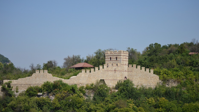 Некропол от Второто българско царство разкриха на паркинг във Велико Търново