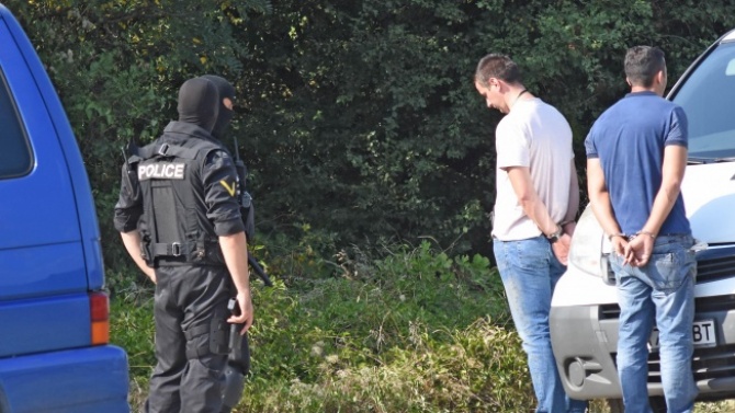 Акция в Сливен: Хванаха двама за притежание и производство на дрога 