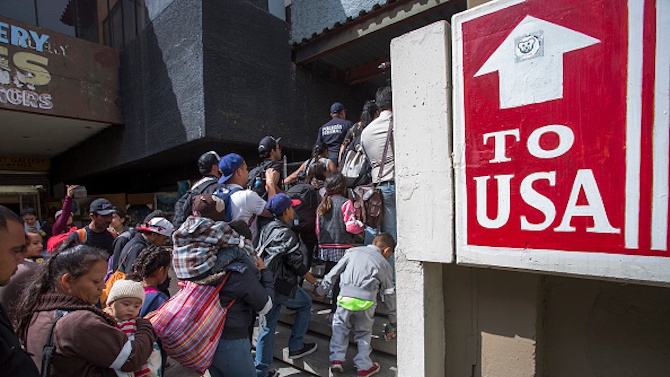 Мексико и САЩ удължиха ограниченията по общата си граница за маловажни пътувания