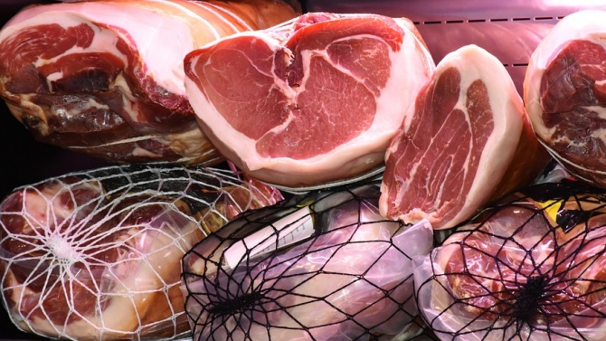 Китай спря вноса на месо от американска компания заради служители с коронавирус