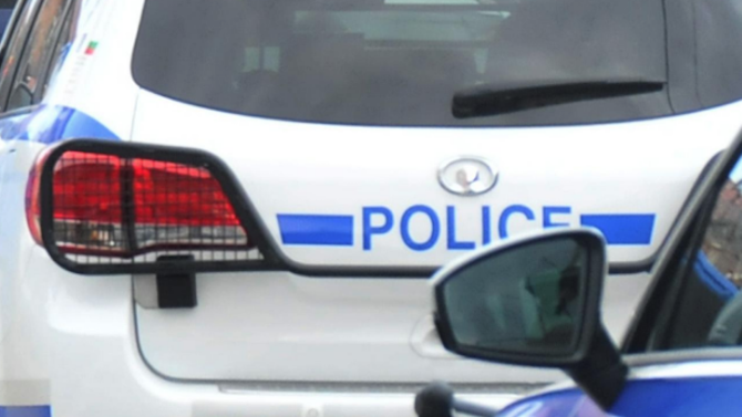 Дрогиран шофьор блъсна полицаи при опит да избяга от проверка в Кърджали