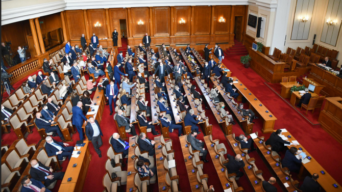 Депутатите гледат на първо четене актуализацията на бюджета