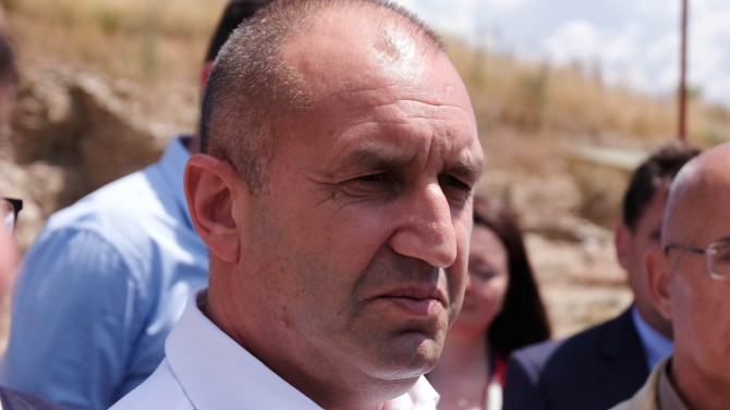Румен Радев: Прокуратурата става политически играч, подпомага Борисов