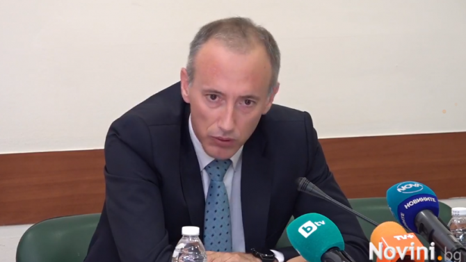 Красимир Вълчев обяви важни промени, свързани с матурите, НВО и учебните програми