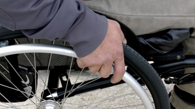 Шофьор в градския транспорт отказа да спусне инвалидната рампа на