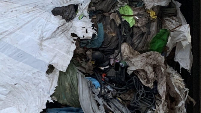 Прокуратурата се зае със загробените опасни отпадъци край Червен бряг 