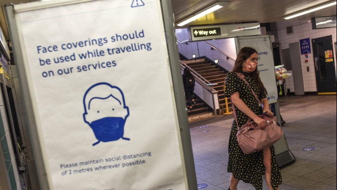 В Швейцария носенето на маски в обществения транспорт става задължително
