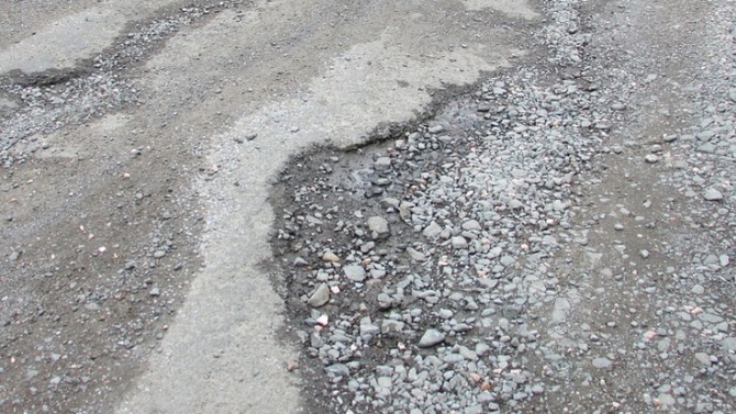 В Стрелча местни искат разрешение от кмета сами да си ремонтират улиците 