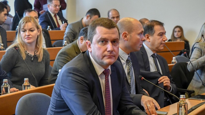 Кметът на Перник отказа заплата от 5070 лв., след като поиска увеличение