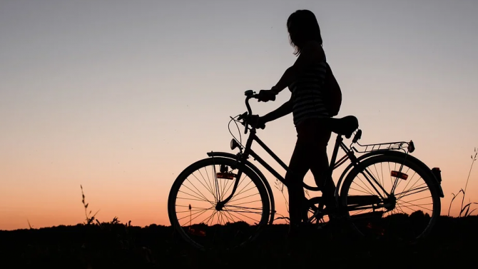Шофьор блъсна 13-годишна велосипедистка в Бургас и избяга
