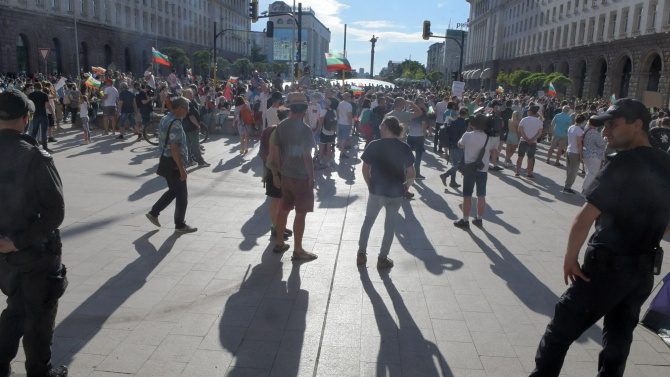 Трета поредна вечер на протести в София