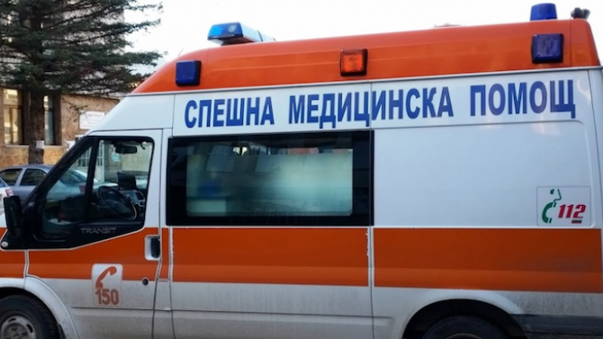 Мъж падна от втория етаж на хотел в Свищов,  с опасност за живота е 