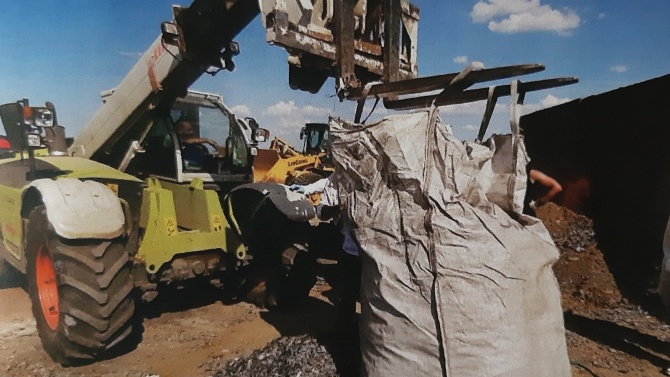 Иззеха документи по аферата с опасните отпадъци край Червен бряг