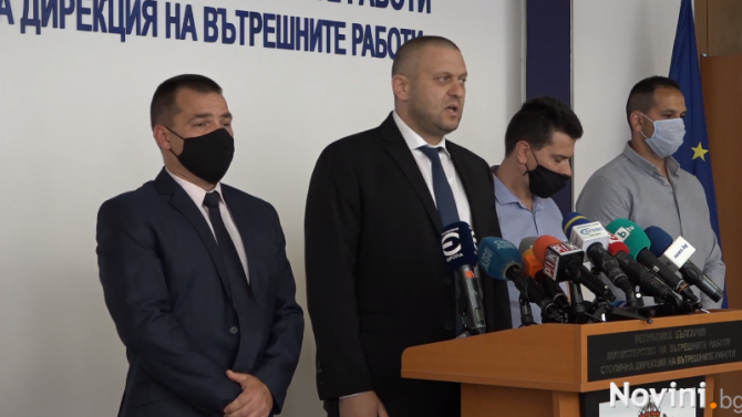 Сред задържаните на протестите от снощи има непълнолетни, дилъри и побойници