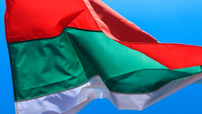 Носят българското знаме, отнето на Росенец, на протеста в столицата