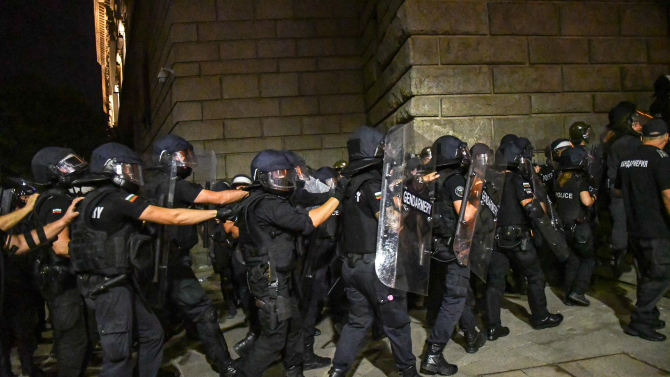 Стана ясно кои са полицаите, пребили протестиращи в София