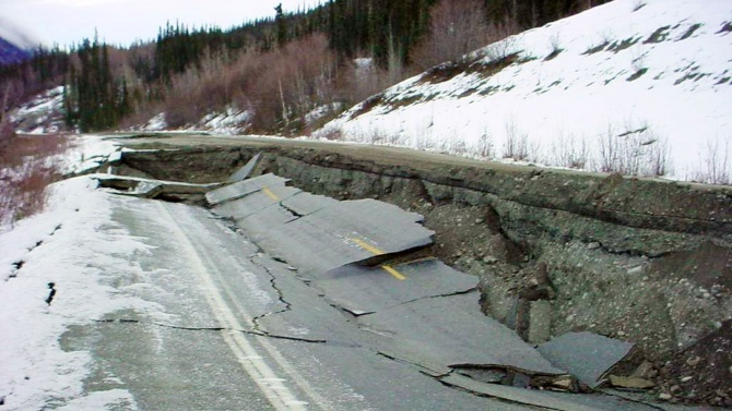 Предупреждението за цунами в Аляска отпадна след силното земетресение 