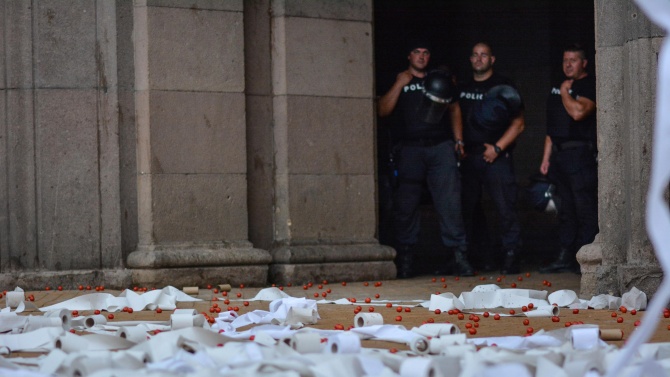 Полицията пусна кадри от протеста в София снощи