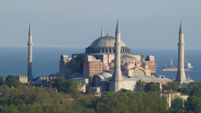 "Атака" внася проект на решение в парламента заради превръщането на "Света София" в джамия