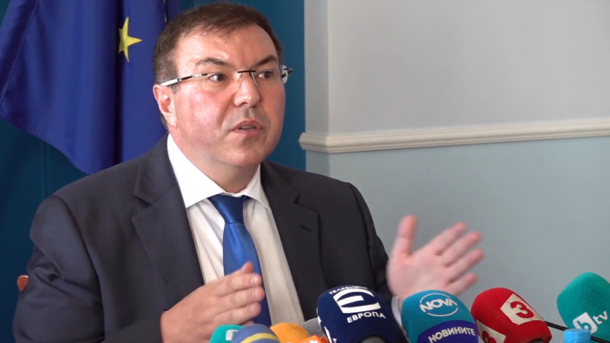 Новият здравен министър: Увеличаваме с 30% заплатите на всички медици на първа линия за борбата с COVID-19
