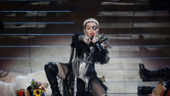 "Инстаграм" обвини Мадона, че разпространявала фалшиви новини