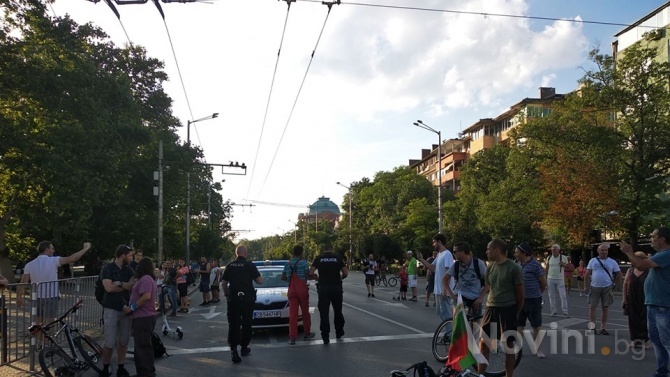 Напрежение на блокадата на Орлов мост, намеси се полиция