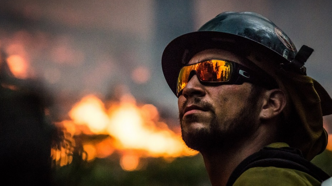 1300 пожарникари се борят с пожара в Калифорния