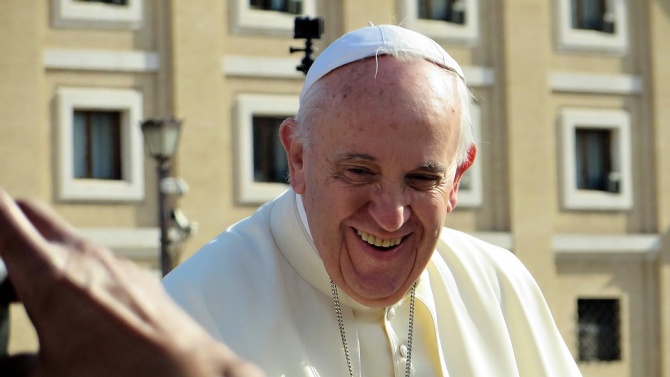 Папа Франциск изпрати дарение на Ливанската църква 