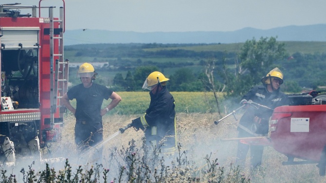 Пожарът в землището на елховското село Лесово е овладян