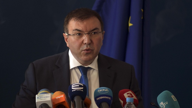 Здравният министър сменя директора на болницата в Добрич заради ситуацията с коронавируса 