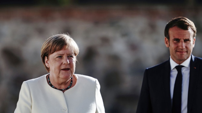 Меркел отива при Макрон в резиденцията му в Брегансон
