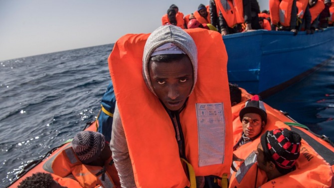 Най-малко 45 мигранти загинаха при корабокрушение край бреговете на Либия