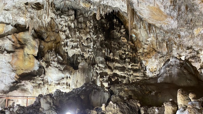 Пещера „Добростански бисер“ ще работи без почивен ден