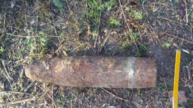 Специализиран екип от Сухопътните войски обезвреди боеприпас, открит в нива край Плевен