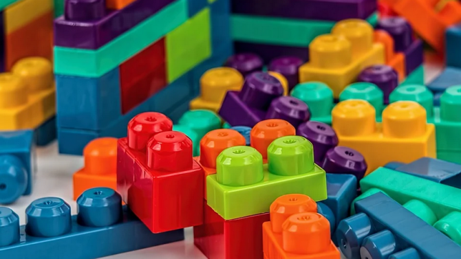 „Лего“ пуска тухлички с брайлова азбука