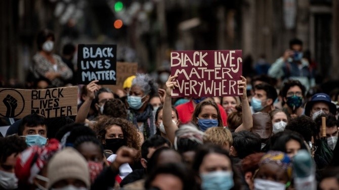 Хиляди се събраха във Вашингтон за демонстрация срещу полицейското насилие над чернокожи