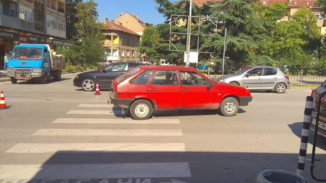 Блъснаха жена на пешеходна пътека в Благоевград