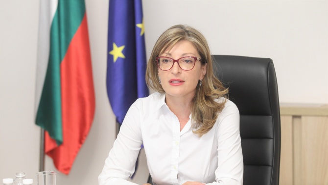 Захариева към посланиците ни: България трябва да инициира дебат в ЕС за общи правила за отваряне на вътрешните граници