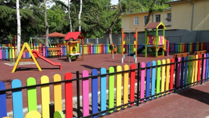 Нормативни промени съдействат за намаляване на недостига на места в детски ясли и градини