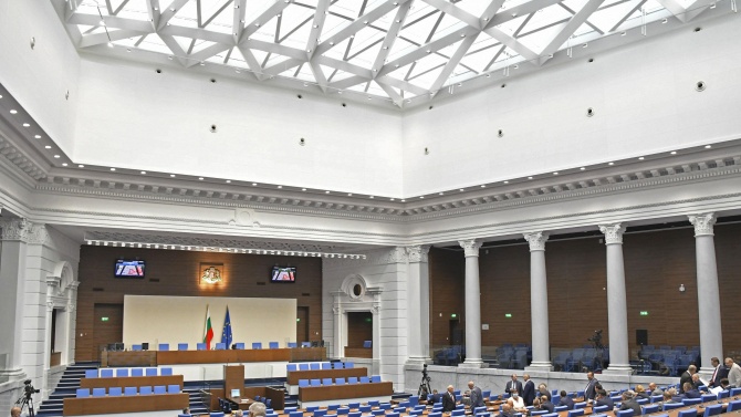 Парламентът разреши България да изтегли заем от над 1 млрд. лв.  до 2022 г.