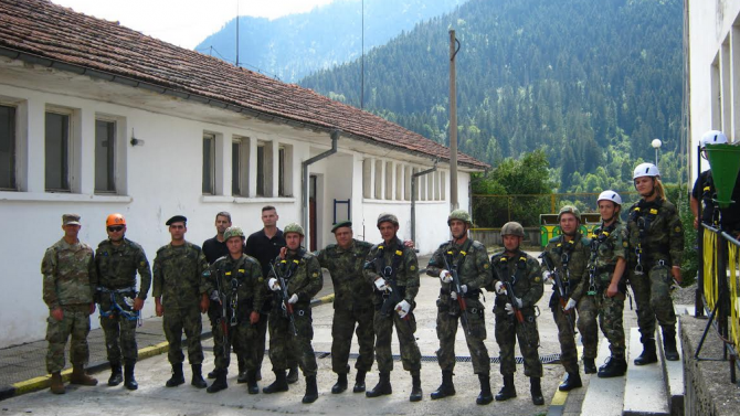   101-ви алпийски полк – Смолян получи дарение от планинско оборудване