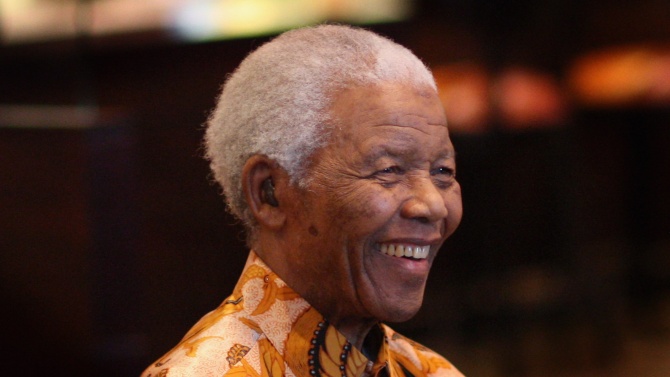 Почина адвокат на Нелсън Мандела