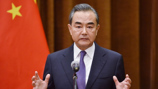 Китайският външен министър: Страните членки на ШОС не бива да допускат цветни революции